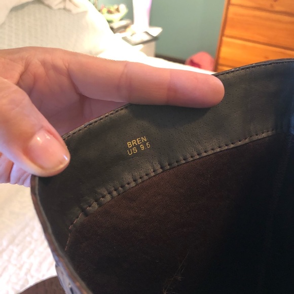 Pretty tall brown boots - Picture 5 of 7